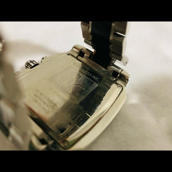 Guess Watch Square Face for medium/ large wrist - Picture 4 of 4